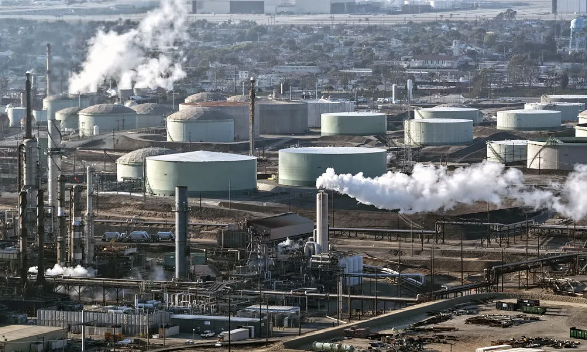 Oil Prices Tumble as U.S. and Iran Signal Willingness to Talk Despite Blockade