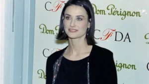 Demi Moore Debuts Bold Bob at New York Fashion Week: See Her New Look
