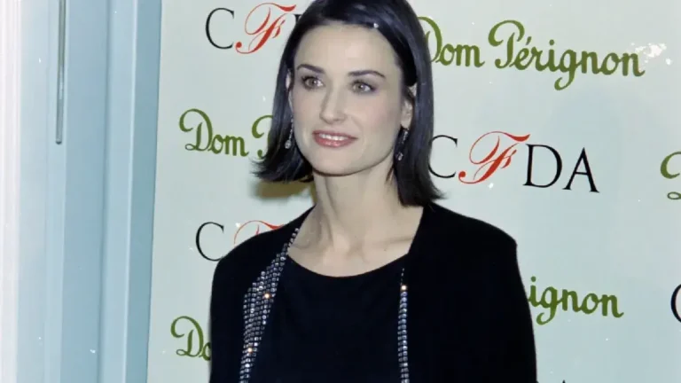 Demi Moore Debuts Bold Bob at New York Fashion Week: See Her New Look