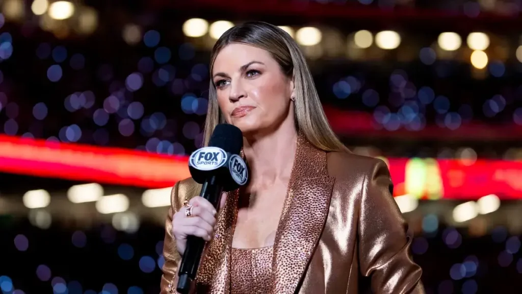Erin Andrews Reveals Why She 'Can't' Wear Heels While Reporting From NFL Sidelines Erin Andrews Reveals Why She 'Can't' Wear Heels While Reporting From NFL Sidelines