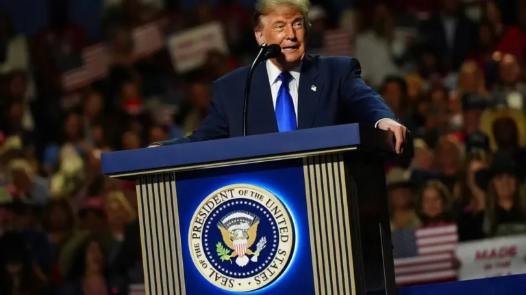 Trump Steps Up Midterm Campaign Push as Republicans Face Key Congressional Races